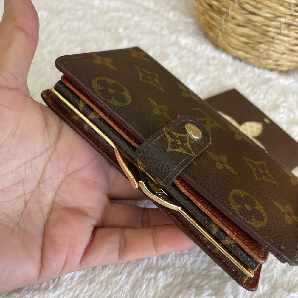 Louis Vuitton kisslock wallet.🤎🤎🤎🩷❤️🩷❤️ - Picture 6 of 16
